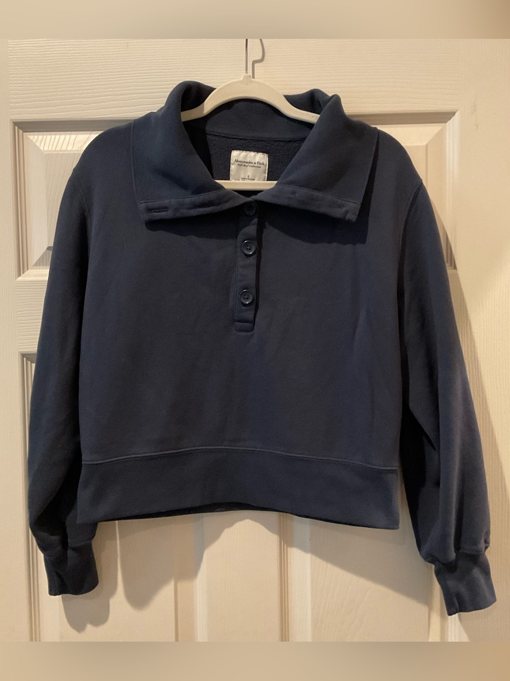 Abercrombie and Fitch SoftAF Crop Quarter Button-Up Sweater - Small